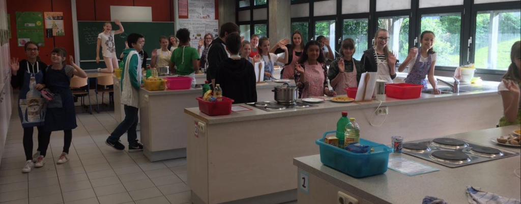 Gemeinsames Kochen im AES-Unterricht