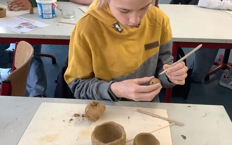 Beitrag: Kunstprojekt der Klasse 6c: Kreatives Arbeiten mit Ton