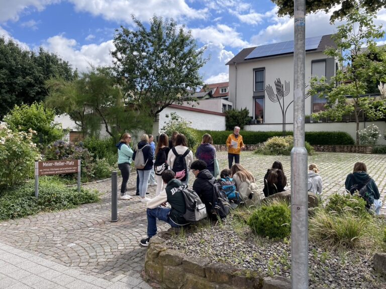 Besuch der ehemaligen Synagoge in Leutershausen