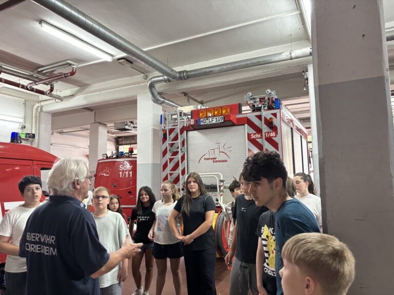 Ein unvergesslicher Tag beim Katastrophenschutz: Die Klasse 6b zu Besuch bei der Freiwilligen Feuerwehr Schriesheim
